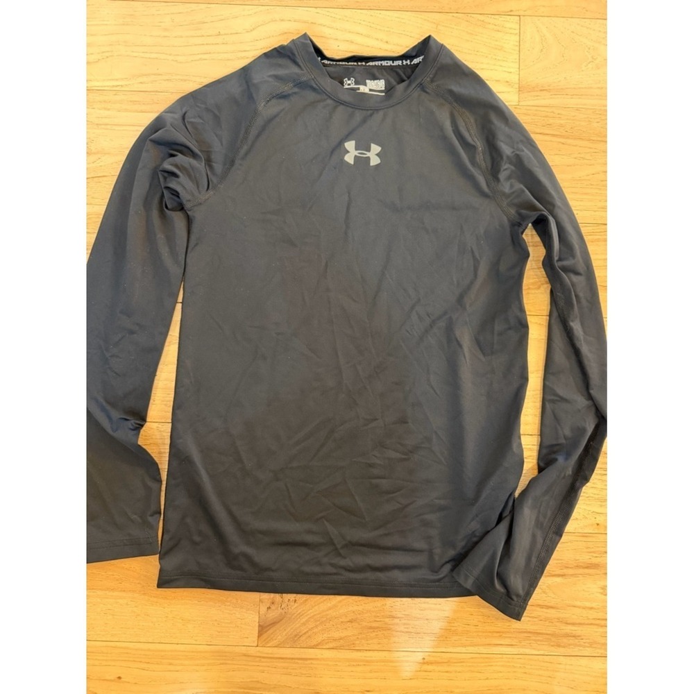 Under armour youth size Large long sleeve